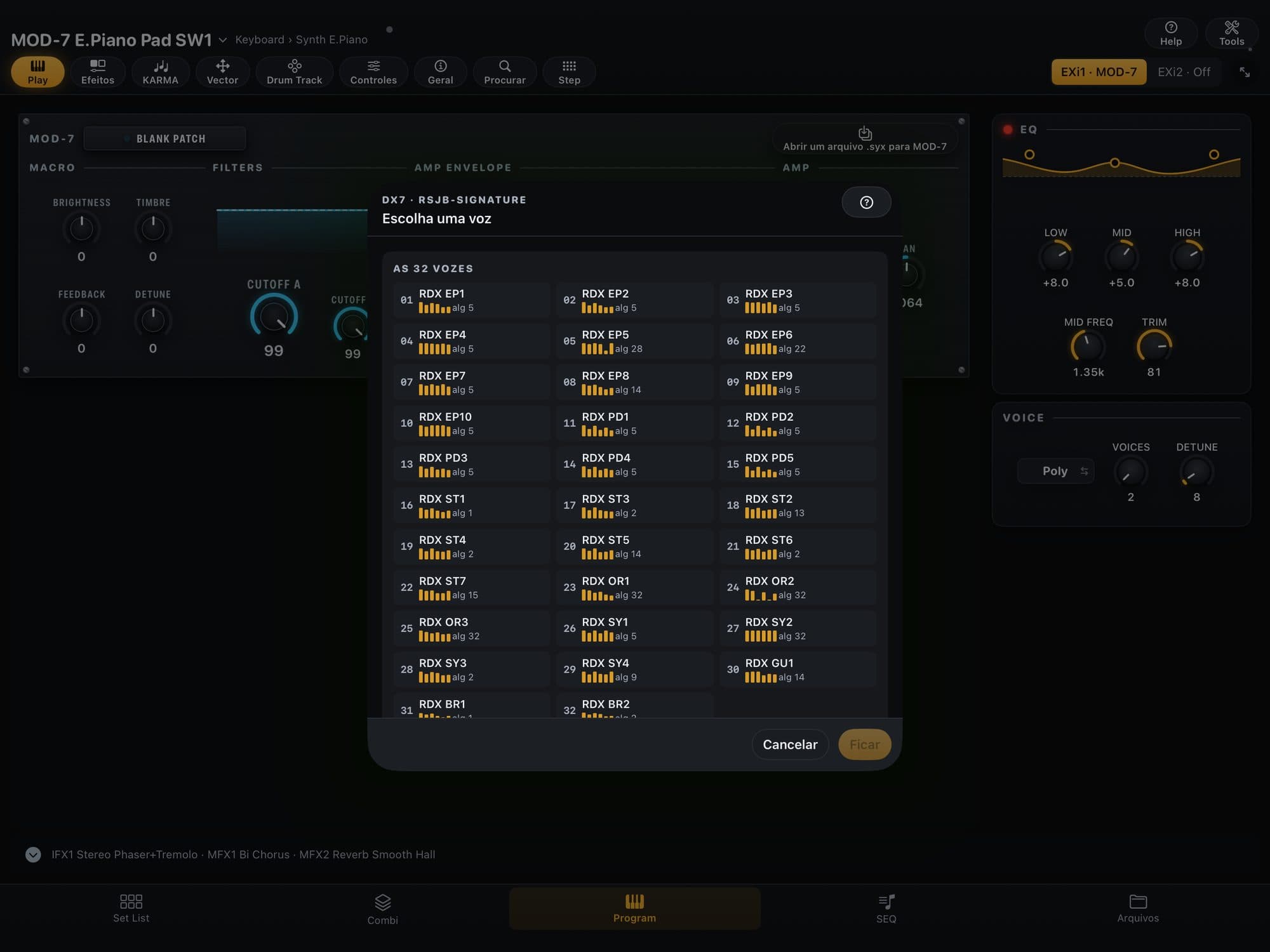 Folha As 32 vozes do KR Editor sobre o painel do MOD-7, com um banco de DX7 aberto